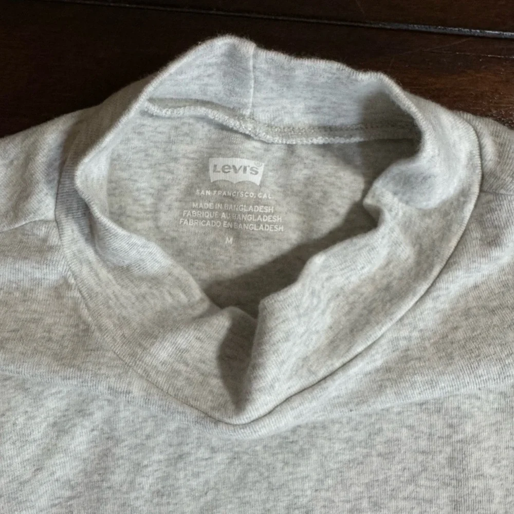 Levi’s Kids Light Gray Long Sleeve Mock Turtleneck Top Medium